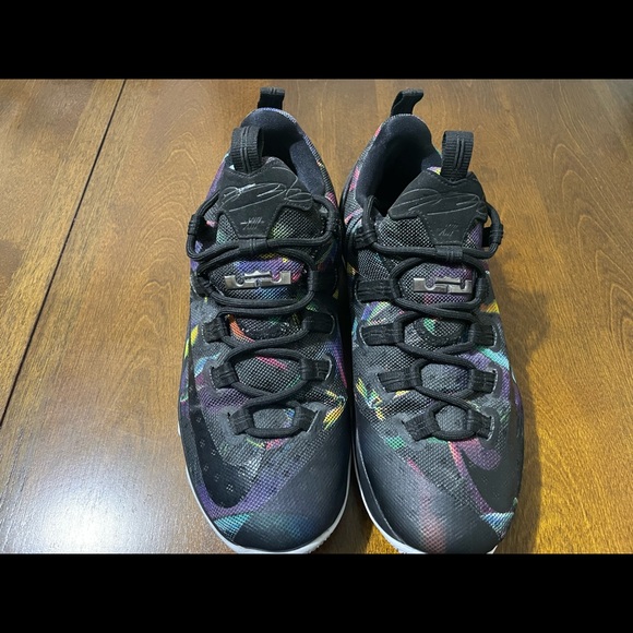 Lebron 13 Lowbirds of Paradise size 9.5 - Picture 2 of 2